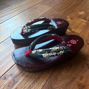 NWOT Floral Embellished Japanese Geta Wooden Sandals – Clog Slippers